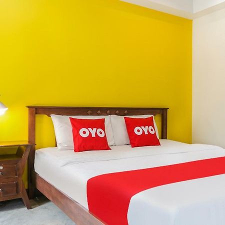 Oyo 233 Sunshine House Hotel Chiang Mai Exterior photo